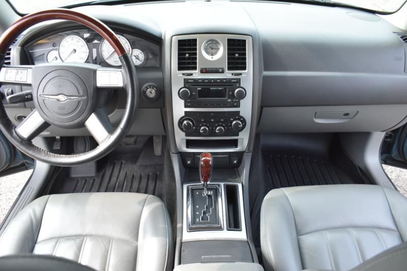 Chrysler 300 300C Platinum RWD 2005