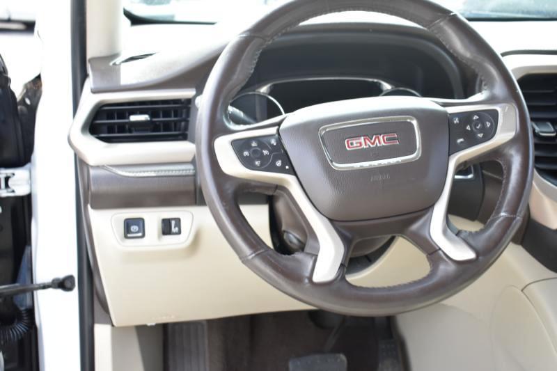 GMC Acadia FWD 4dr Denali 2017