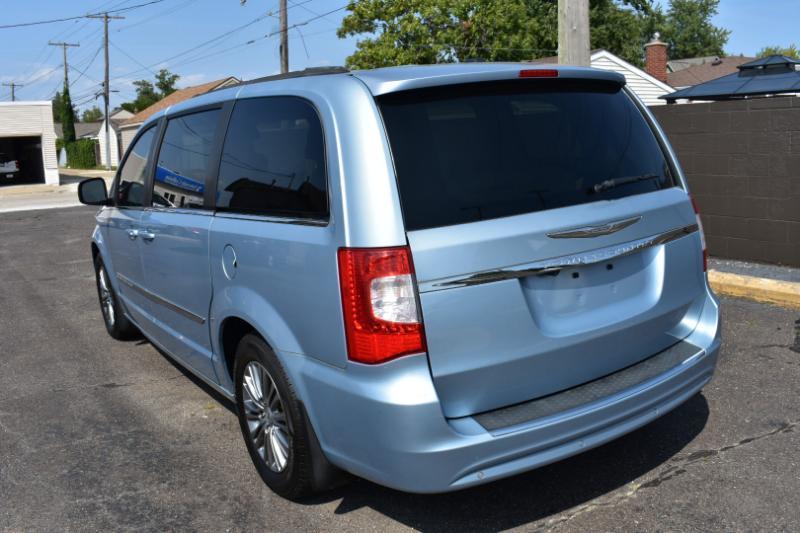 Chrysler Town & Country 4dr Wgn Touring-L 2013