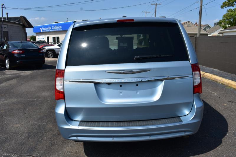Chrysler Town & Country 4dr Wgn Touring-L 2013