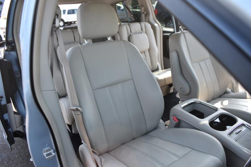 Chrysler Town & Country 4dr Wgn Touring-L 2013