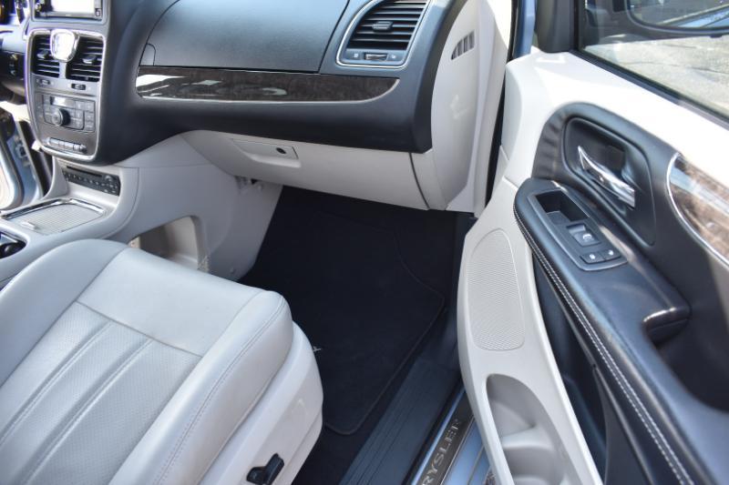 Chrysler Town & Country 4dr Wgn Touring-L 2013