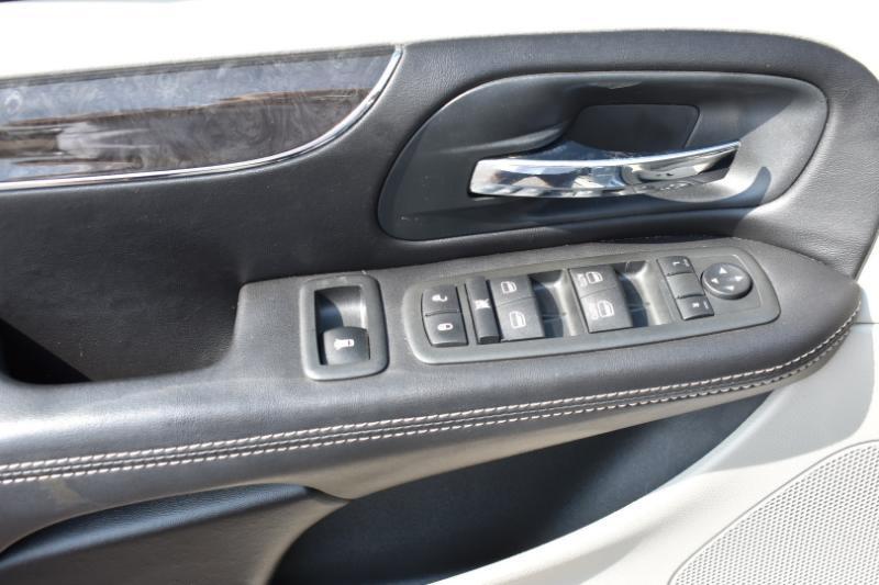 Chrysler Town & Country 4dr Wgn Touring-L 2013