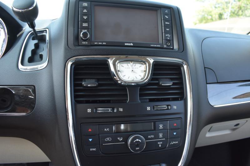 Chrysler Town & Country 4dr Wgn Touring-L 2013