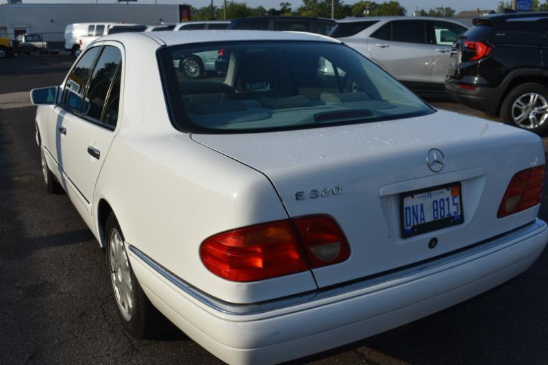 Mercedes-Benz E-Class 4dr Sdn 3.2L 1999