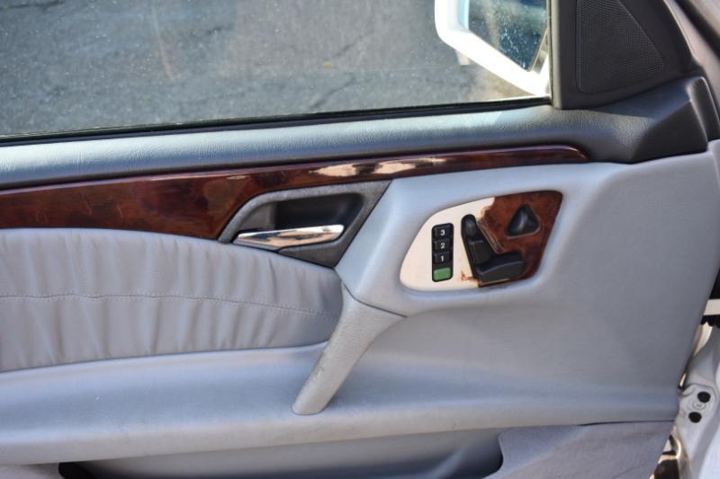 Mercedes-Benz E-Class 4dr Sdn 3.2L 1999