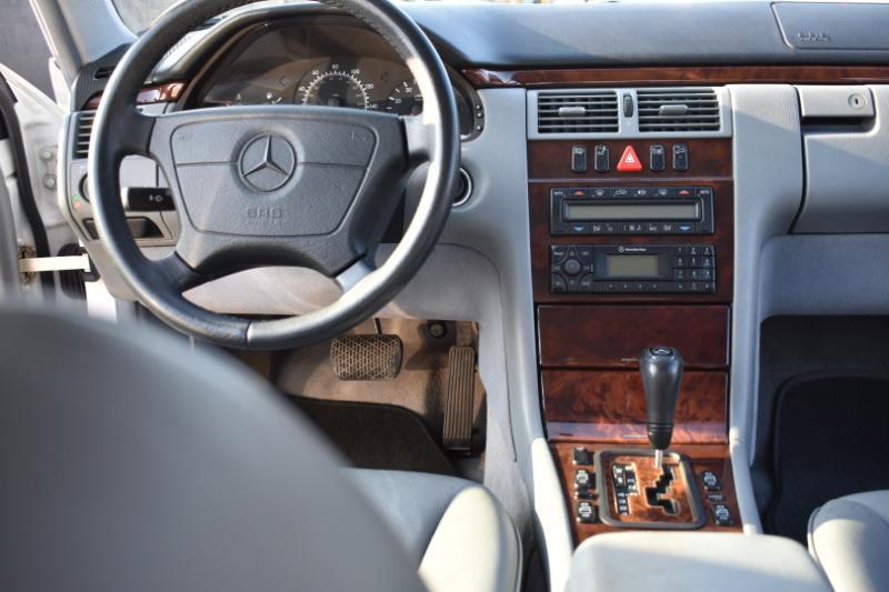 Mercedes-Benz E-Class 4dr Sdn 3.2L 1999