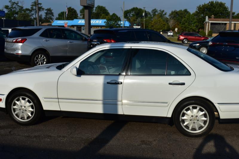 Mercedes-Benz E-Class 4dr Sdn 3.2L 1999
