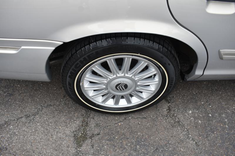 Mercury Grand Marquis 4dr Sdn LS 2010