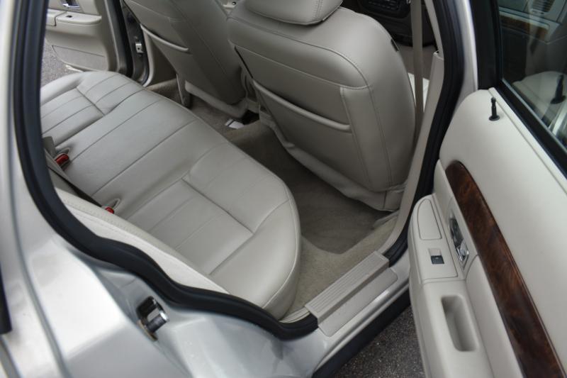 Mercury Grand Marquis 4dr Sdn LS 2010