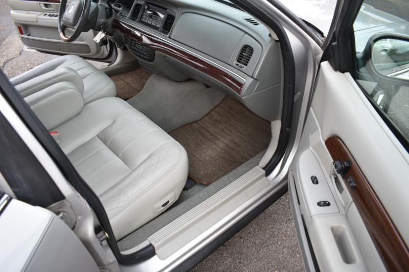 Mercury Grand Marquis 4dr Sdn LS Premium 2004