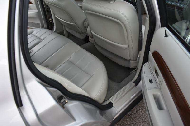 Mercury Grand Marquis 4dr Sdn LS Premium 2004