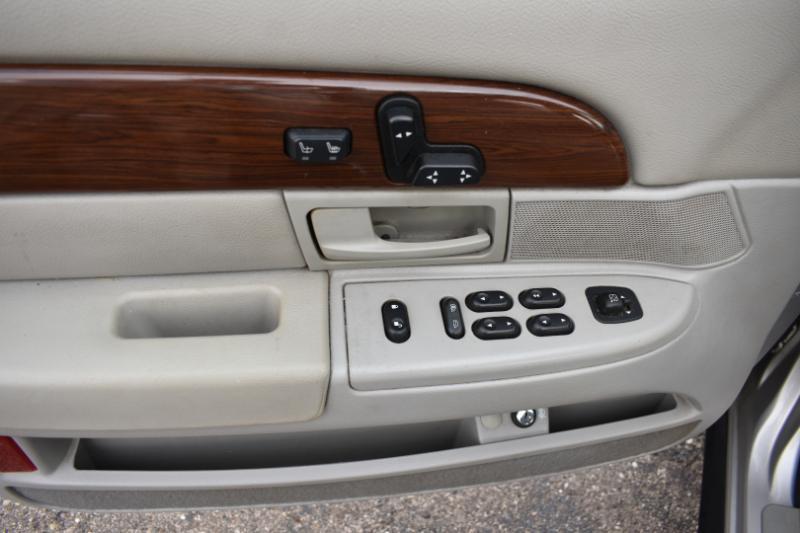 Mercury Grand Marquis 4dr Sdn LS Premium 2004