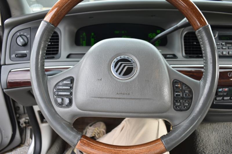 Mercury Grand Marquis 4dr Sdn LS Premium 2004