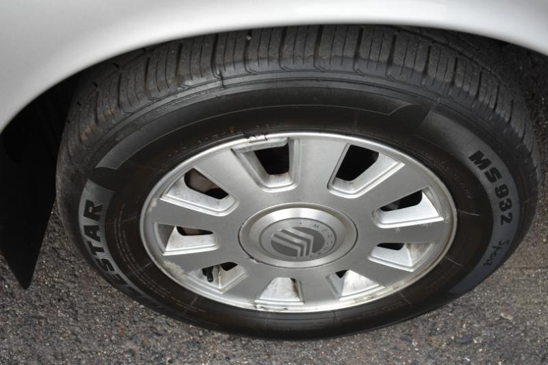 Mercury Grand Marquis 4dr Sdn LS Premium 2004