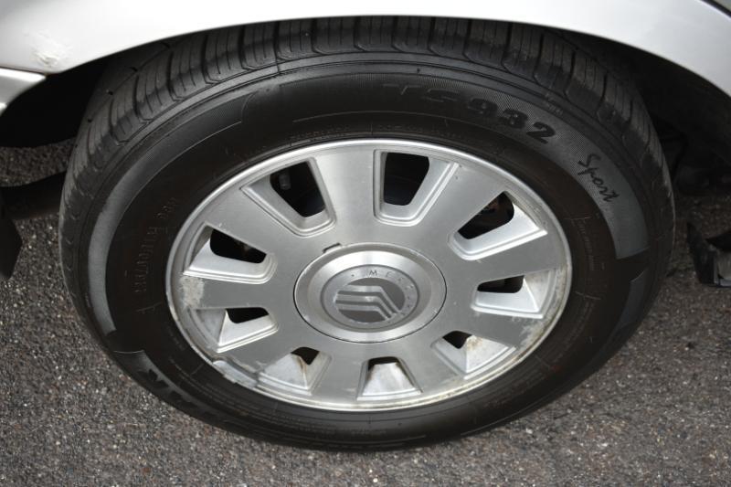 Mercury Grand Marquis 4dr Sdn LS Premium 2004