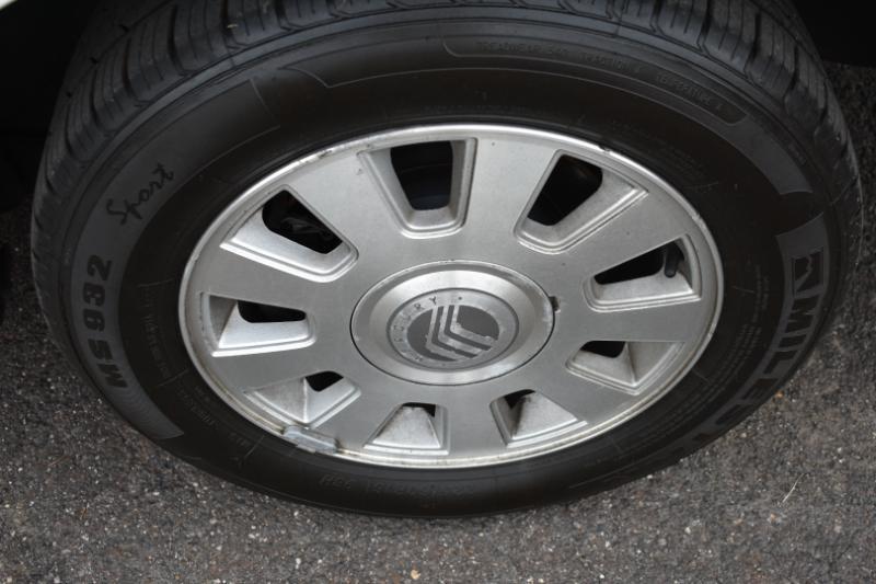 Mercury Grand Marquis 4dr Sdn LS Premium 2004