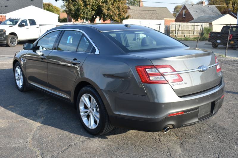 Ford Taurus 4dr Sdn SEL FWD 2016