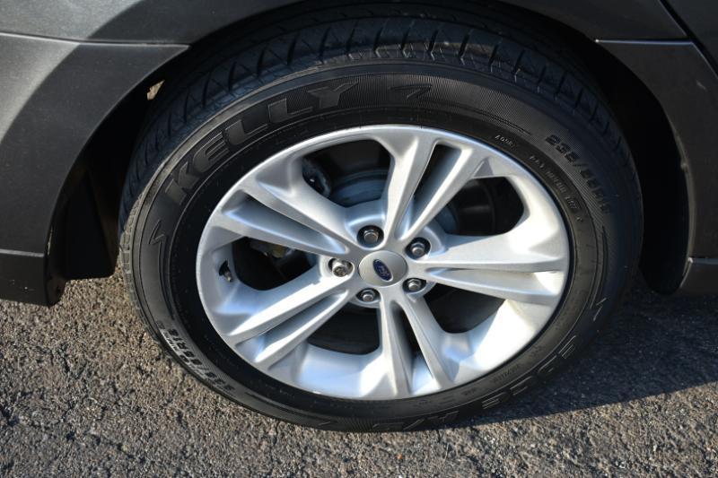 Ford Taurus 4dr Sdn SEL FWD 2016