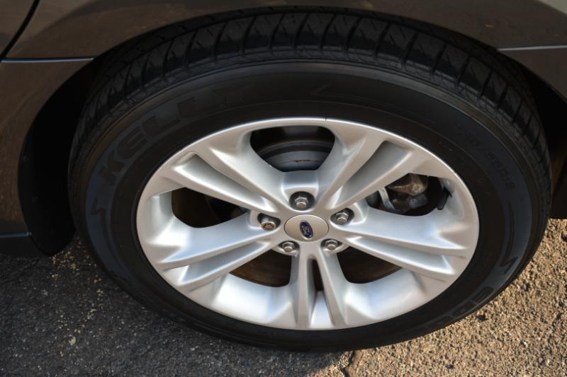 Ford Taurus 4dr Sdn SEL FWD 2016