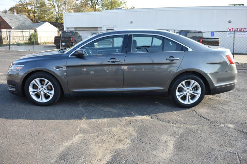 Ford Taurus 4dr Sdn SEL FWD 2016