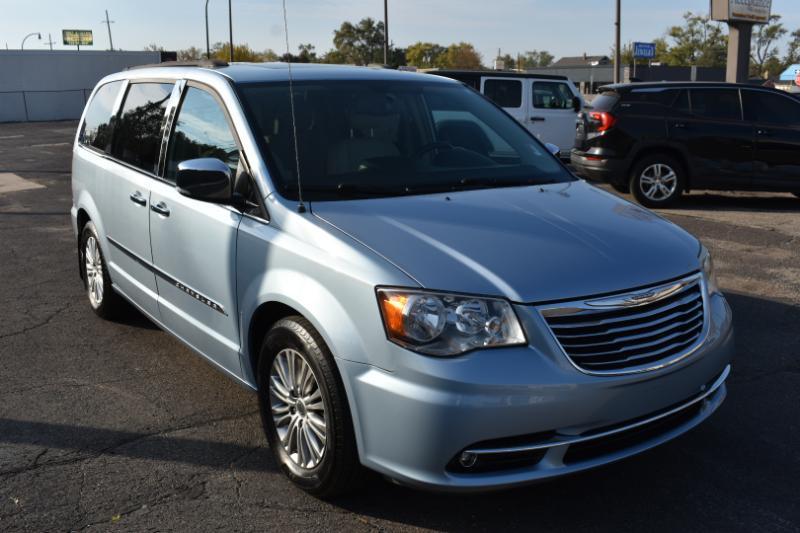 Chrysler Town & Country 4dr Wgn Touring-L Anniversary Edition 2016