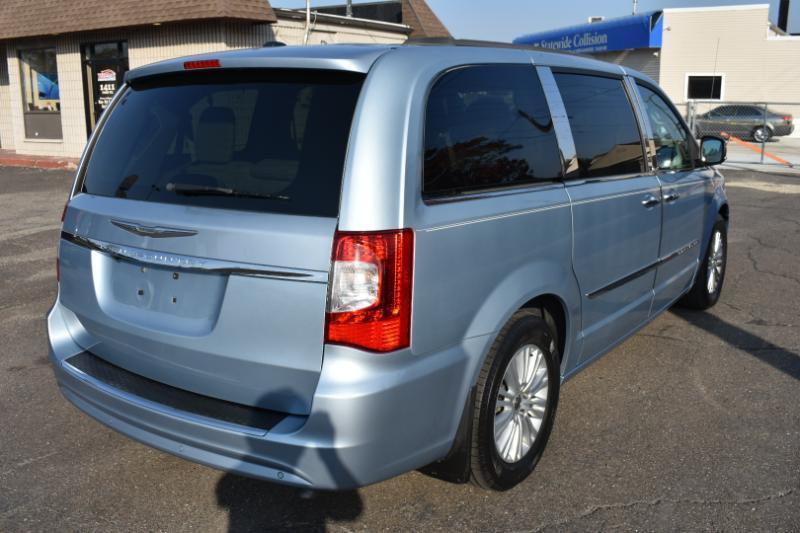 Chrysler Town & Country 4dr Wgn Touring-L Anniversary Edition 2016