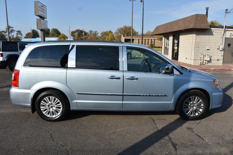 Chrysler Town & Country 4dr Wgn Touring-L Anniversary Edition 2016
