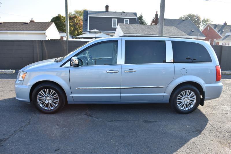 Chrysler Town & Country 4dr Wgn Touring-L Anniversary Edition 2016