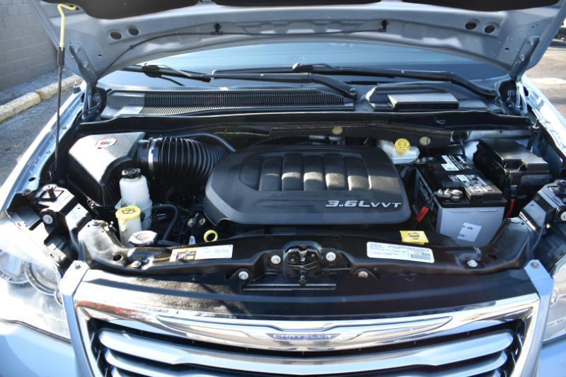 Chrysler Town & Country 4dr Wgn Touring-L Anniversary Edition 2016