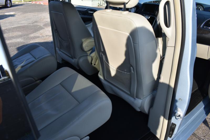 Chrysler Town & Country 4dr Wgn Touring-L Anniversary Edition 2016