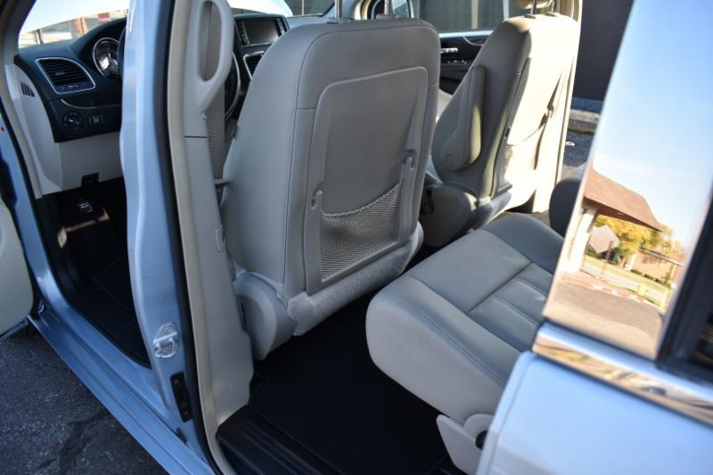 Chrysler Town & Country 4dr Wgn Touring-L Anniversary Edition 2016