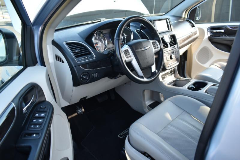 Chrysler Town & Country 4dr Wgn Touring-L Anniversary Edition 2016