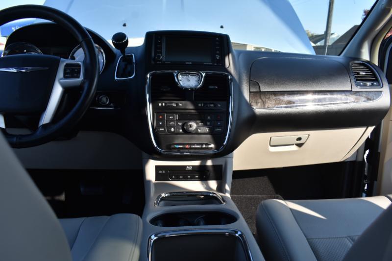 Chrysler Town & Country 4dr Wgn Touring-L Anniversary Edition 2016