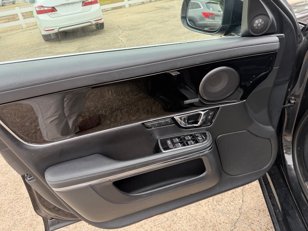 Jaguar XJ-Series XJL Portfolio 2017