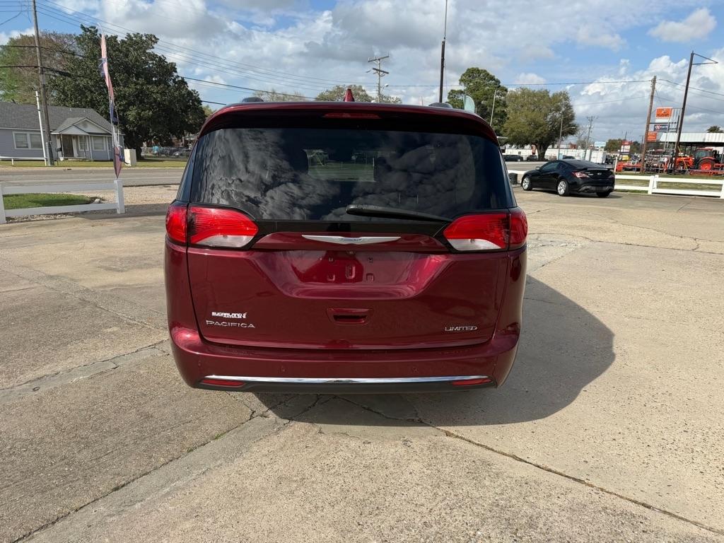 Chrysler Pacifica Limited 2017