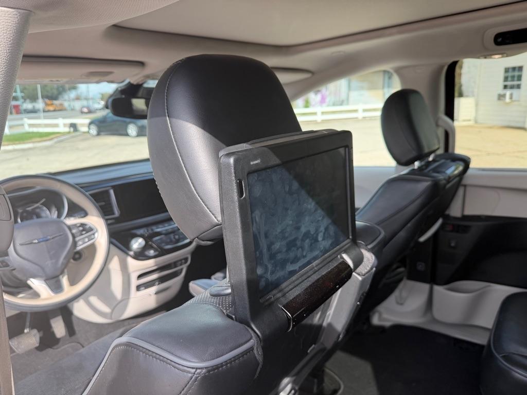 Chrysler Pacifica Limited 2017