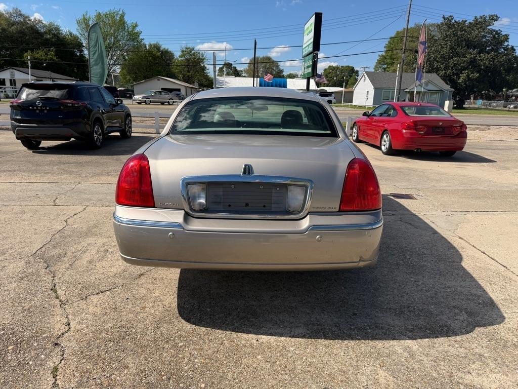 Lincoln Town Car Signature 2003