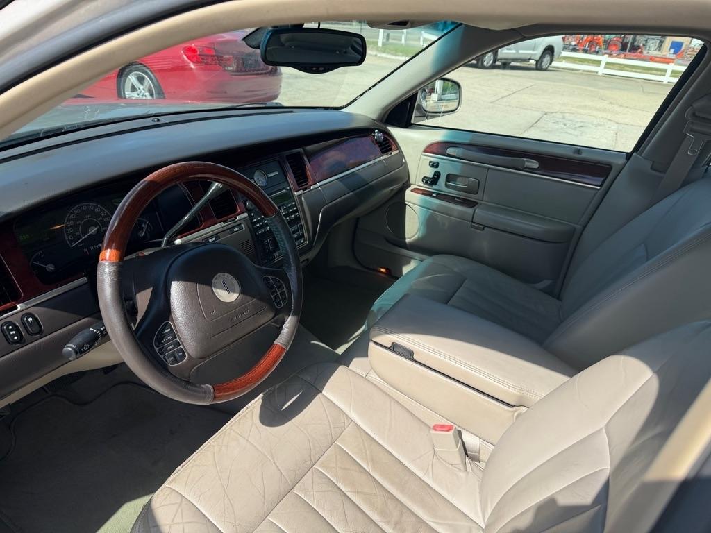 Lincoln Town Car Signature 2003