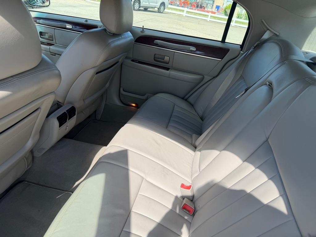Lincoln Town Car Signature 2003