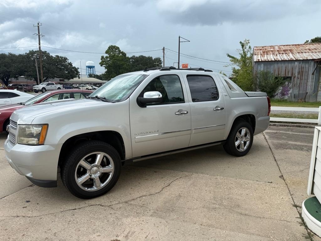 Chevrolet Avalanche LTZ 2WD 2011