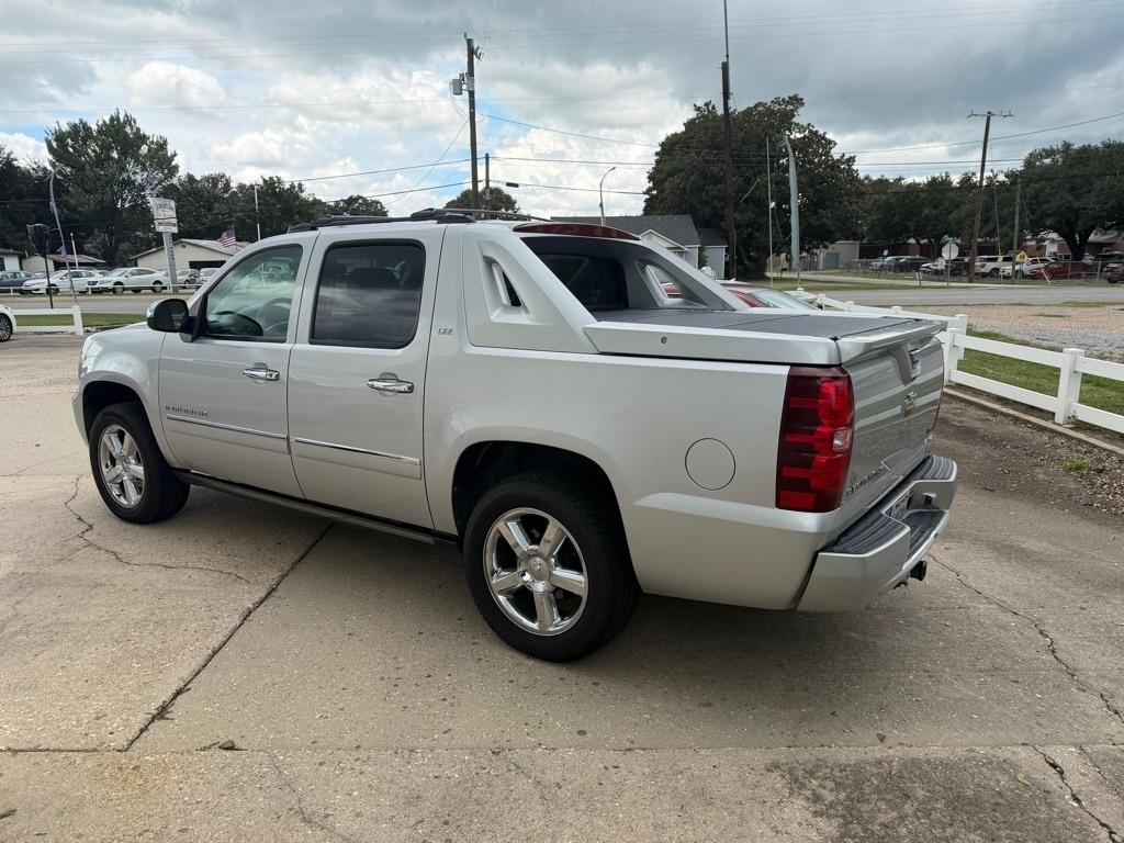 Chevrolet Avalanche LTZ 2WD 2011