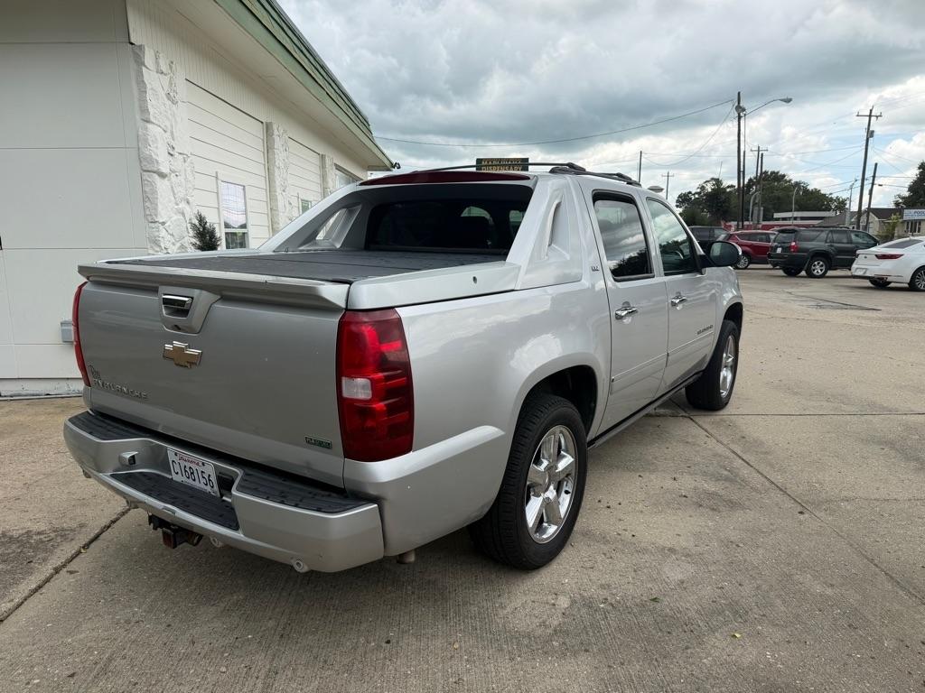Chevrolet Avalanche LTZ 2WD 2011