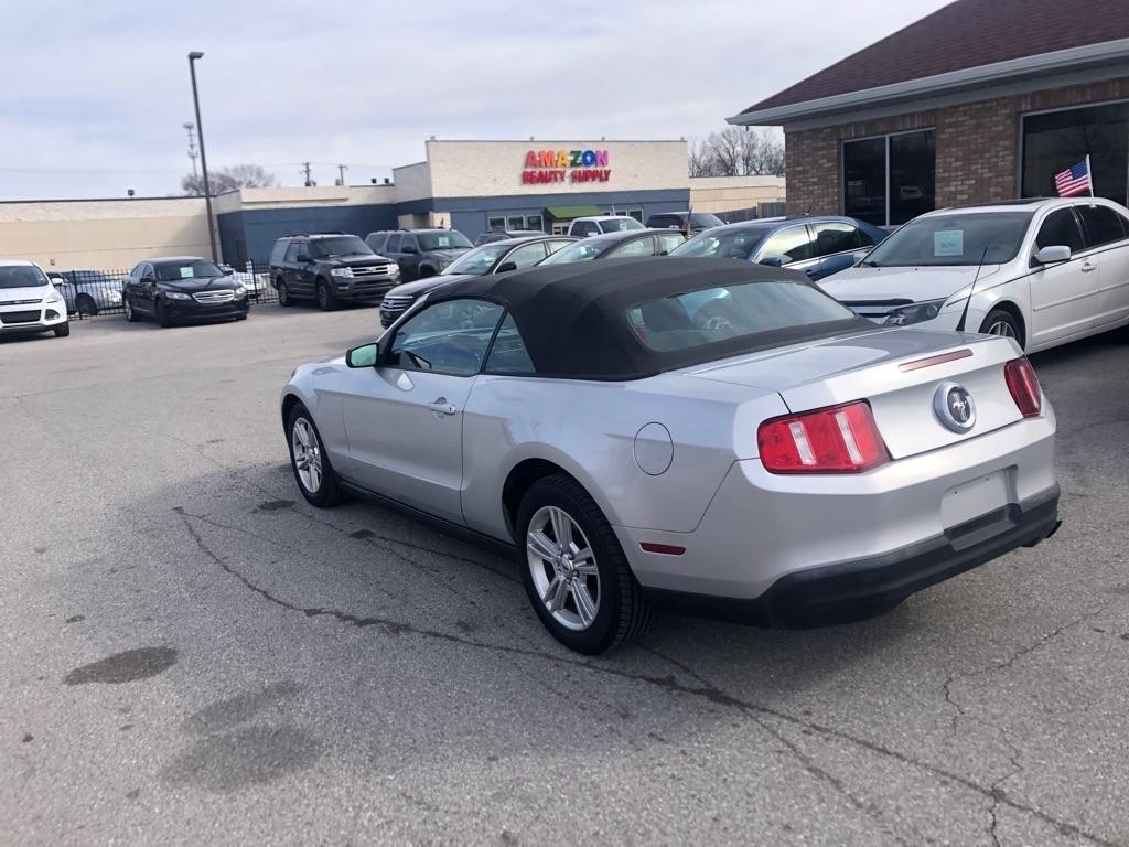 Ford Mustang V6 Convertible 2010