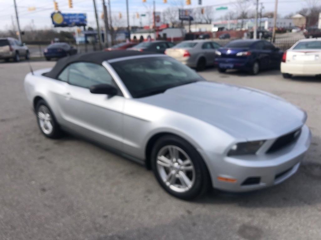 Ford Mustang V6 Convertible 2010