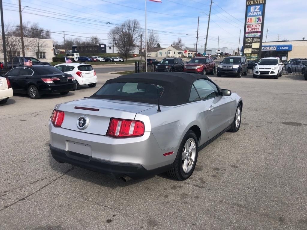 Ford Mustang V6 Convertible 2010