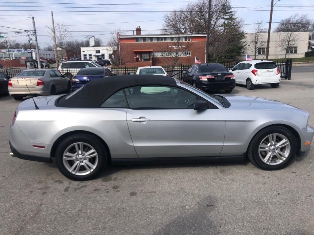 Ford Mustang V6 Convertible 2010