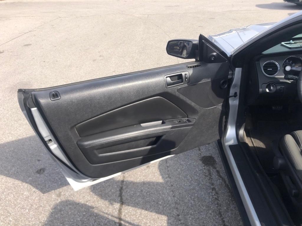 Ford Mustang V6 Convertible 2010