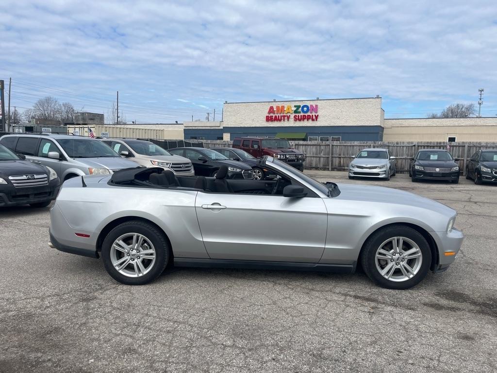 Ford Mustang V6 Convertible 2010