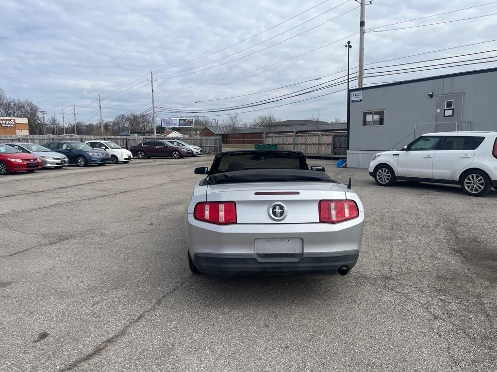 Ford Mustang V6 Convertible 2010